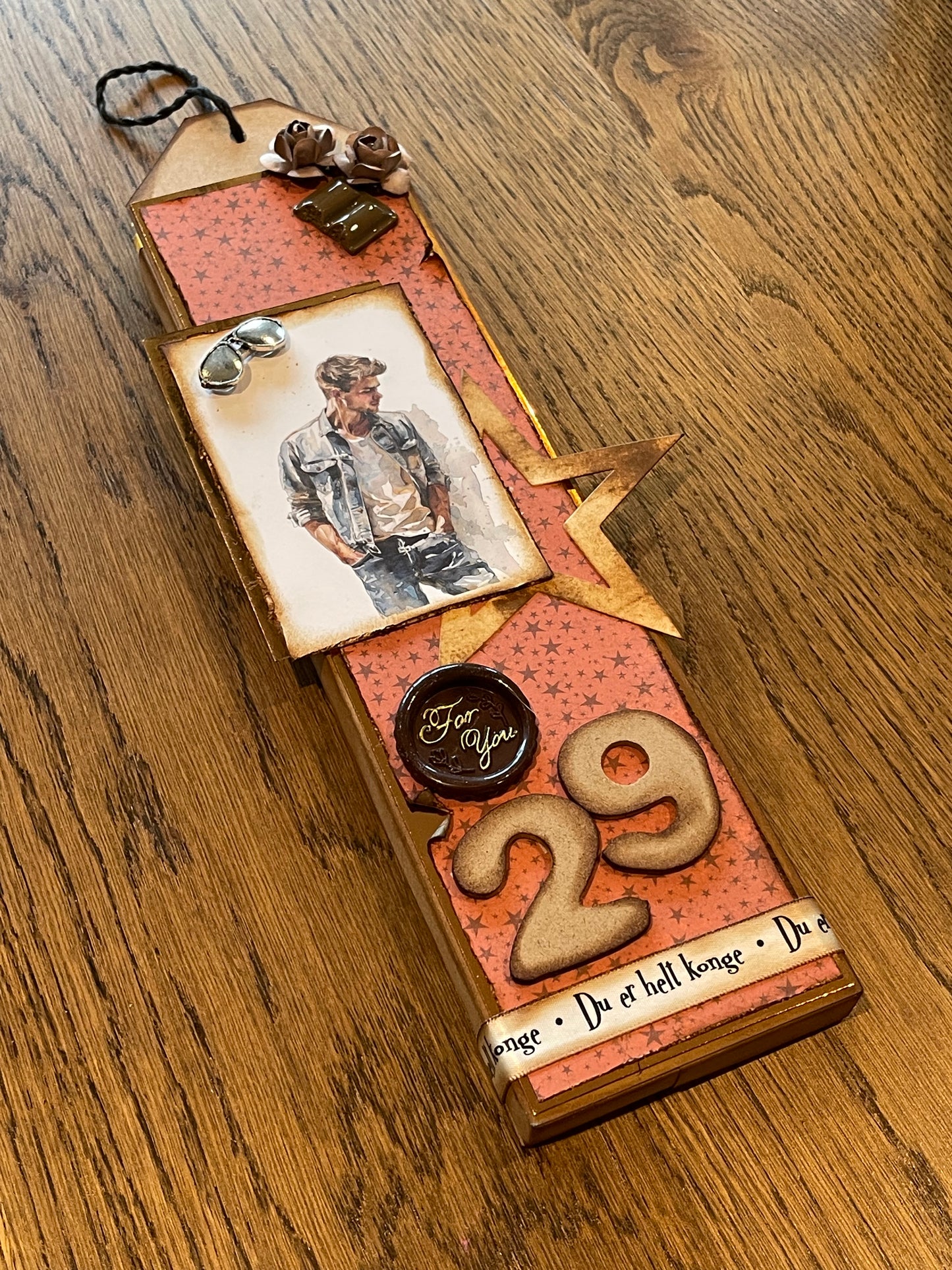 Bånd med tekst "Du er helt konge". Kremhvitt m/svart skrift. 14mm bredde.