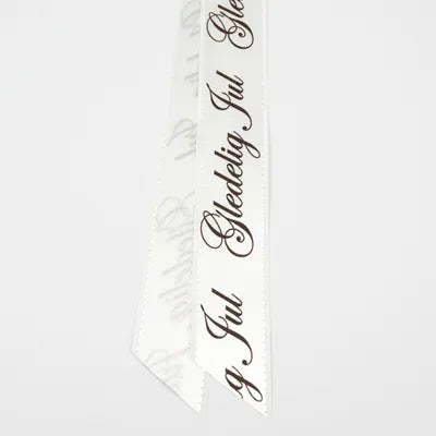 Bånd med tekst hvit med brun tekst Gledelig jul 22 mm