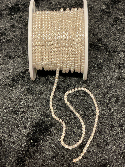 Bling bånd, sølvramme m/ hvit halvperle 2mm.