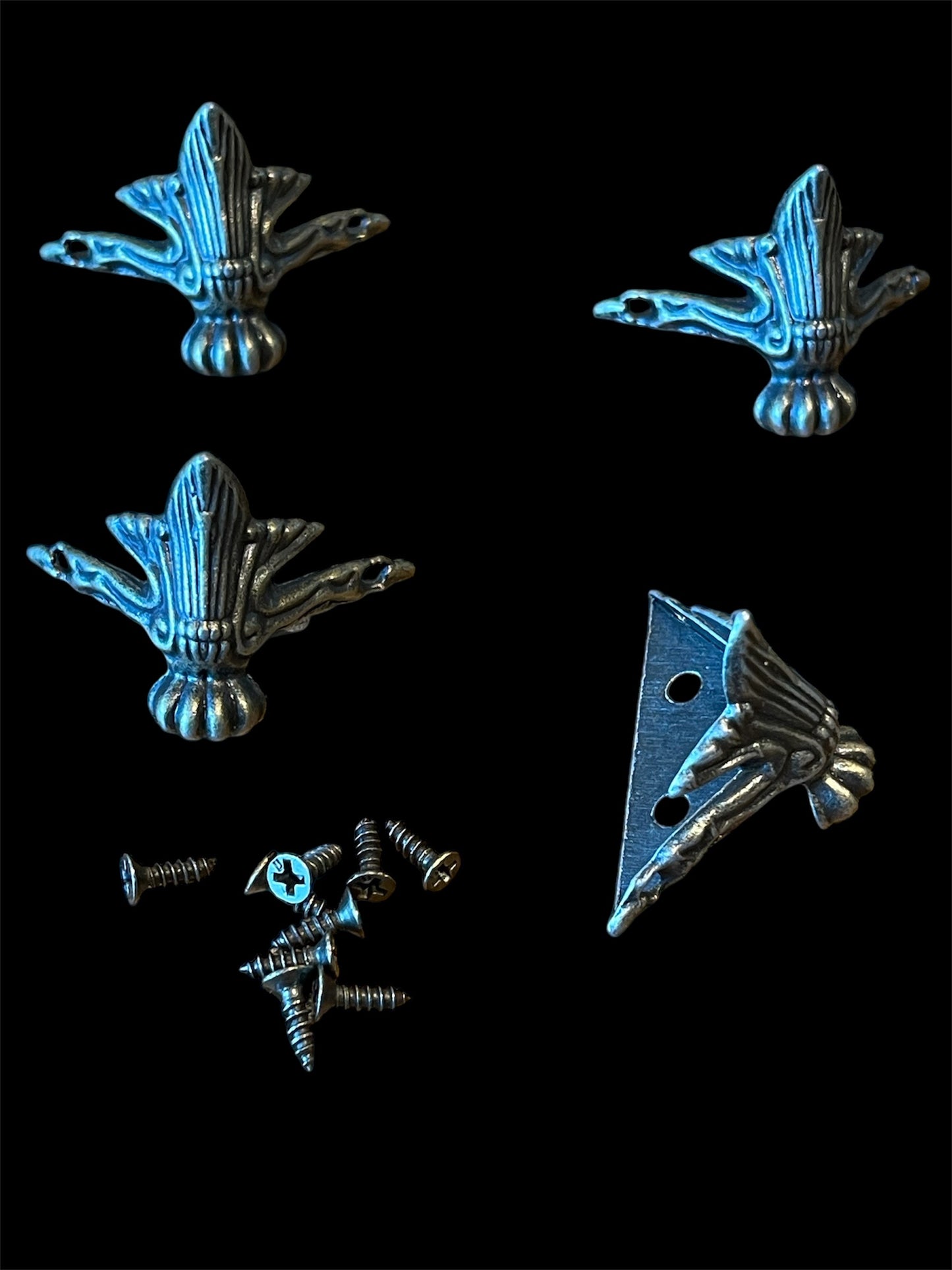 Føtter i metall til bokser/ skrin og esker- vintagegull/ brungull