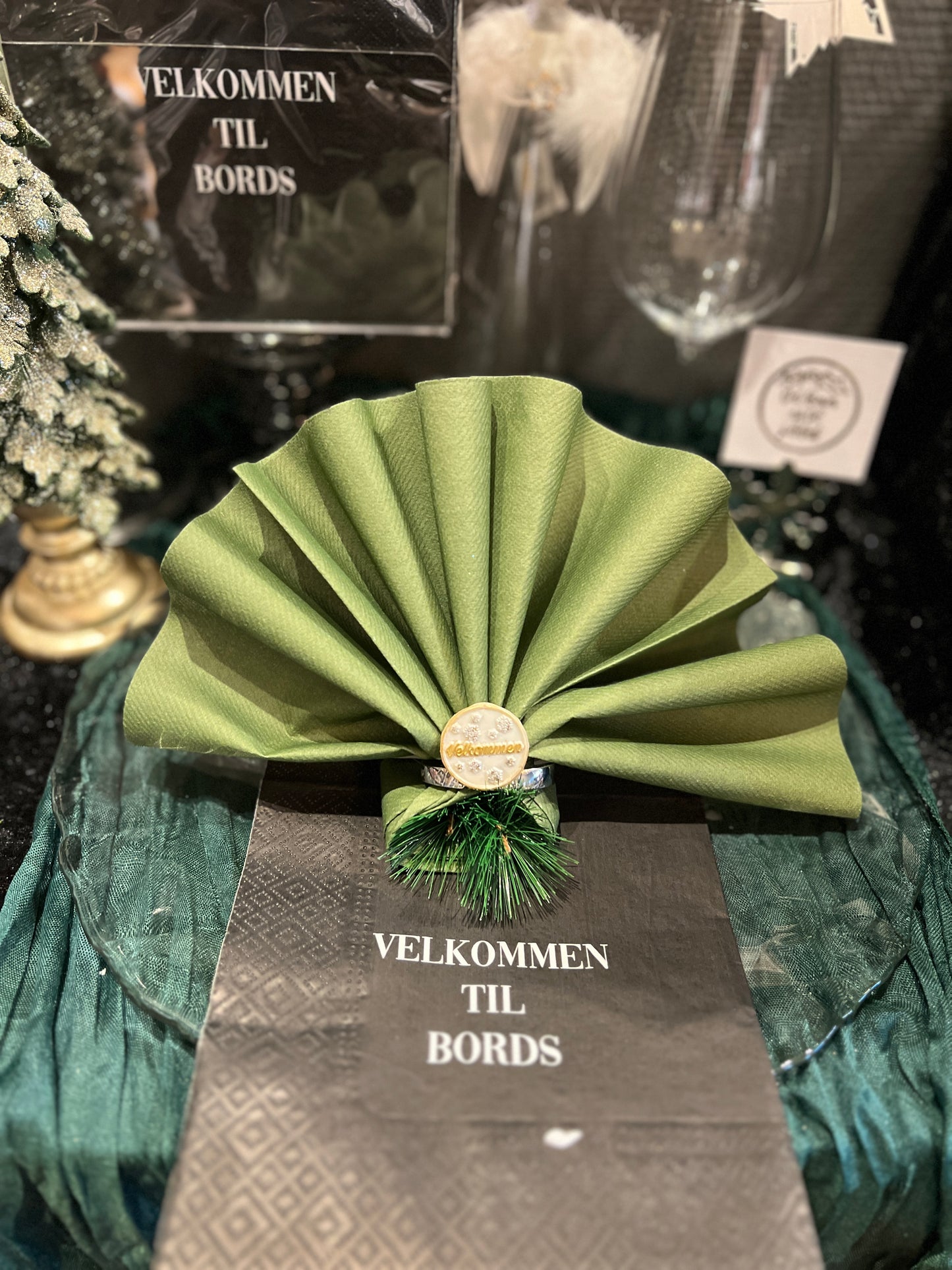 Servietter - lunsj - " VELKOMMEN TIL BORDS" Lunsjserviett 20 stk 3-lags 33x33cm