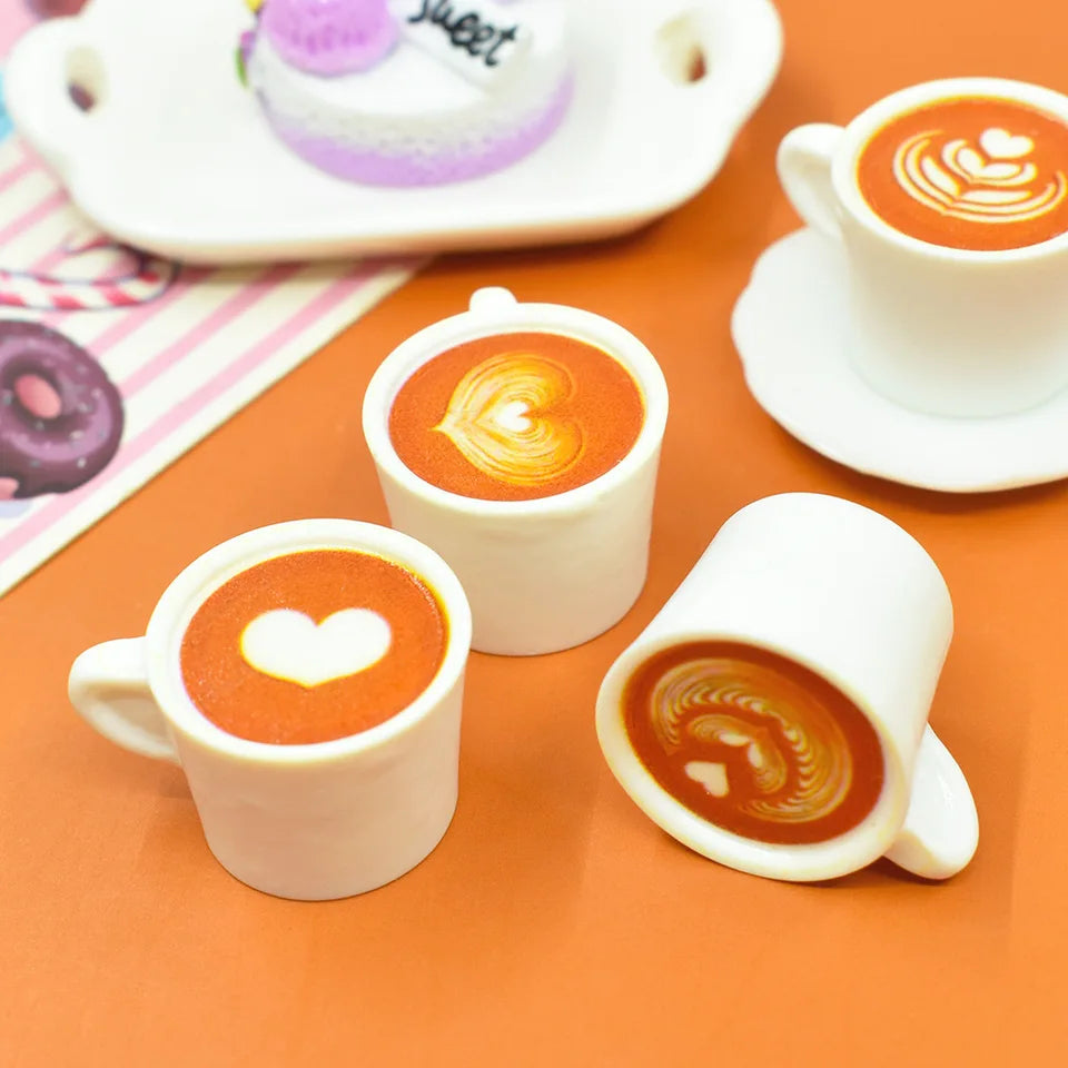 Miniatyr/charms 3D kopp med «varm drikke» - div lattekunst , 2 stk.