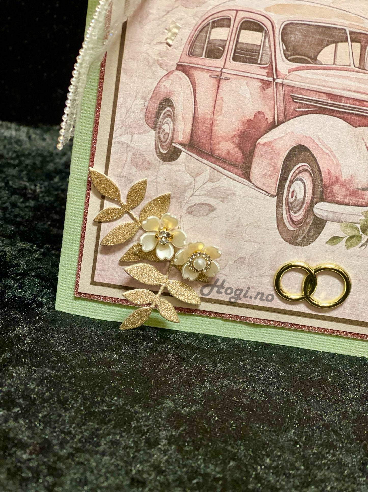 NYHET! INTRODUKSJONSTILBUD nydelige blomster perlefarget/ creme - i ass størrelser med «diamant»