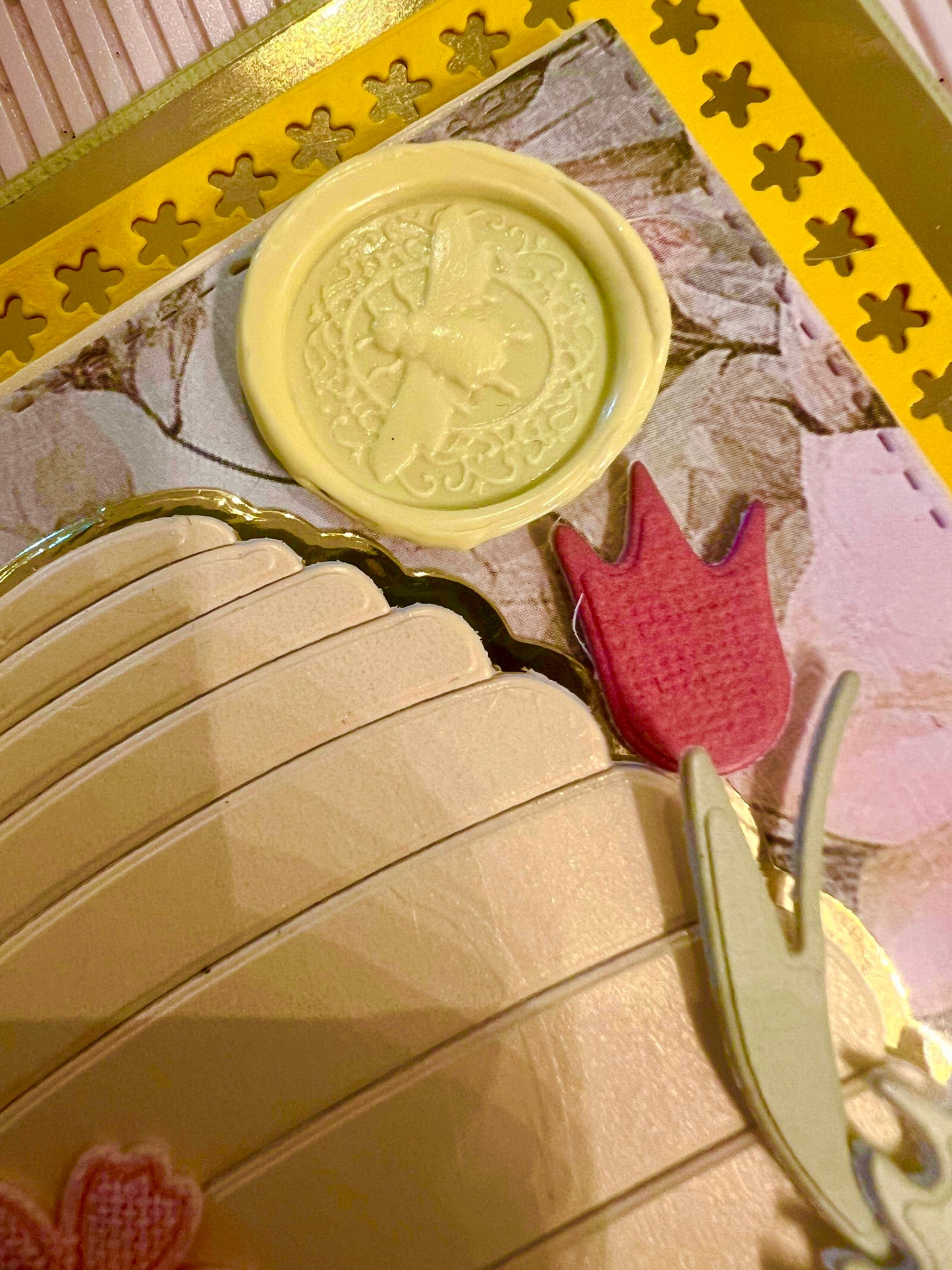 Voks/ Wax octagon i nydelig matt pastell-gul, voks til bruk med lakksegl/ lakkstempel