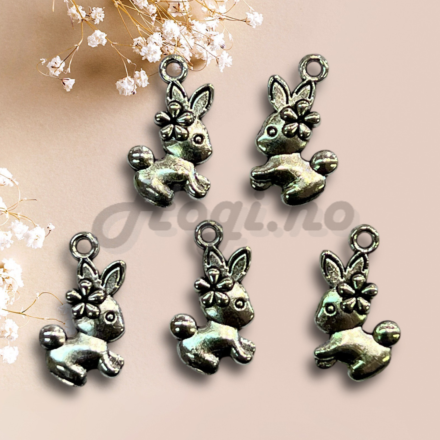 Charms / miniatyr / metallcharms - søt kanin m/ blomst 5 stk
