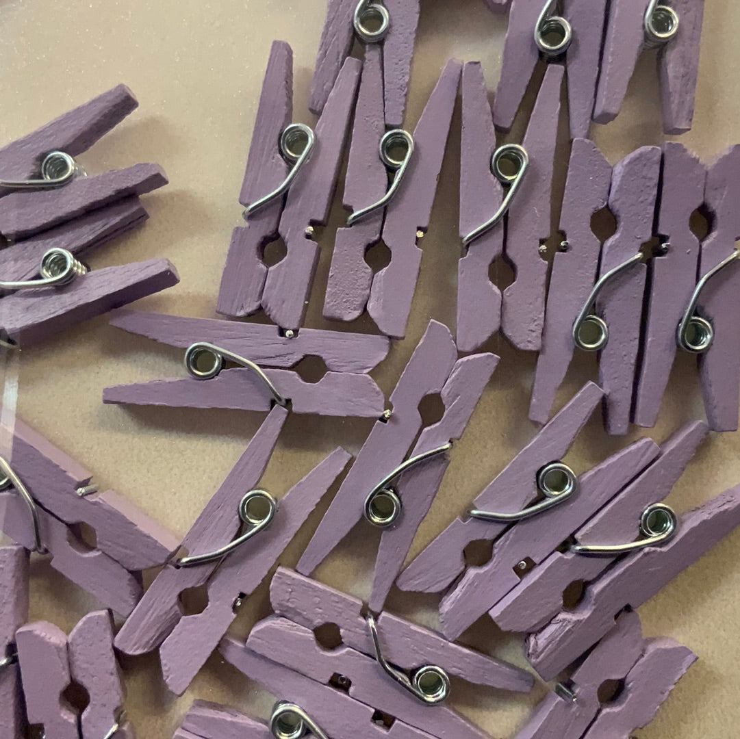 Klyper små - farge: lavender lilla. Str: 2,5cm lang. 25stk