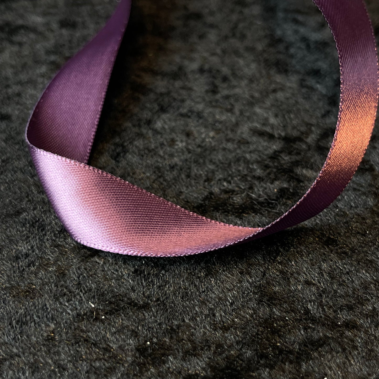 Silkebånd/ satinbånd - gammel lilla / old purple/ violet