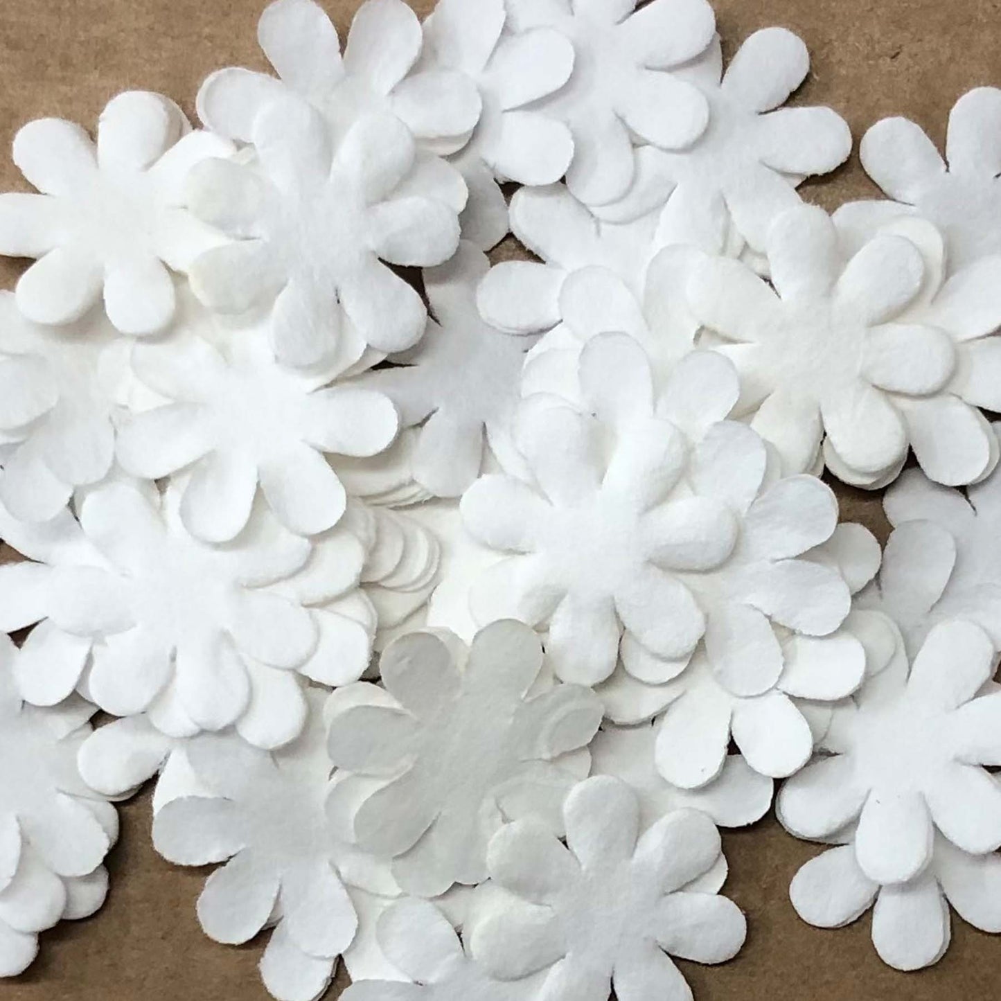 Reprint- Små / mini papirblomster Hvite , Ø:16mm -100 stk i pk.