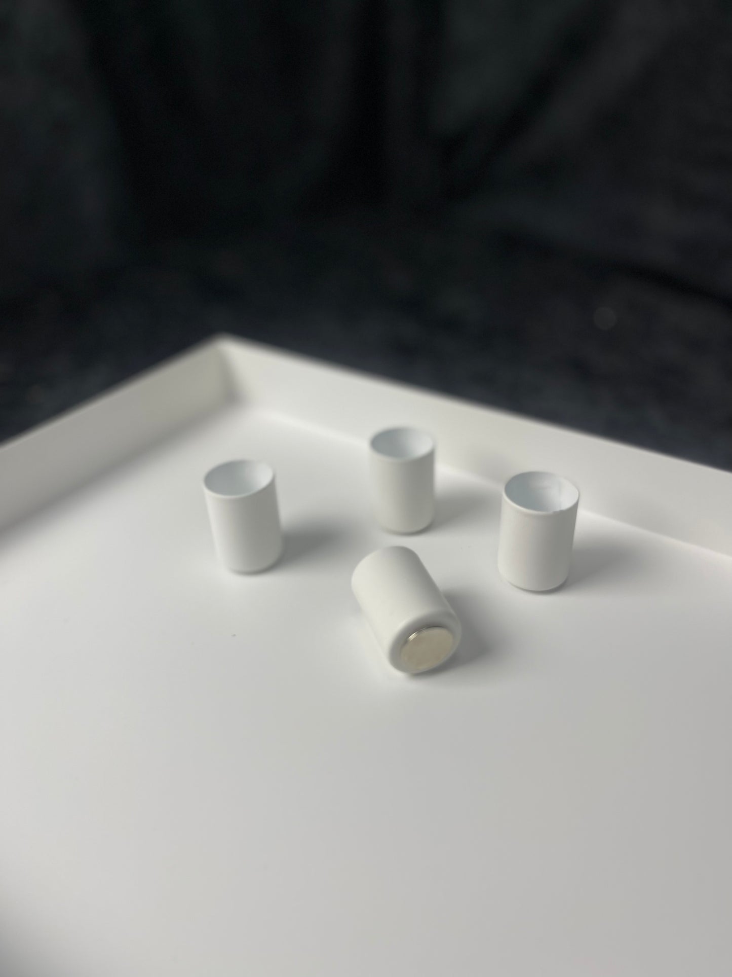 Dekor fat - rektangel - med 4 magnetiske lys holdere - hvit