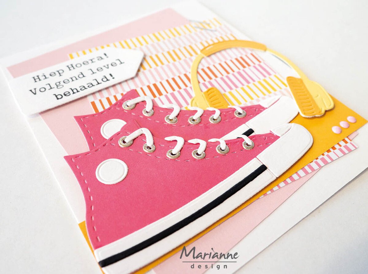 Marianne Design dies - Creatable Headphone (LR0909) hodetelefon