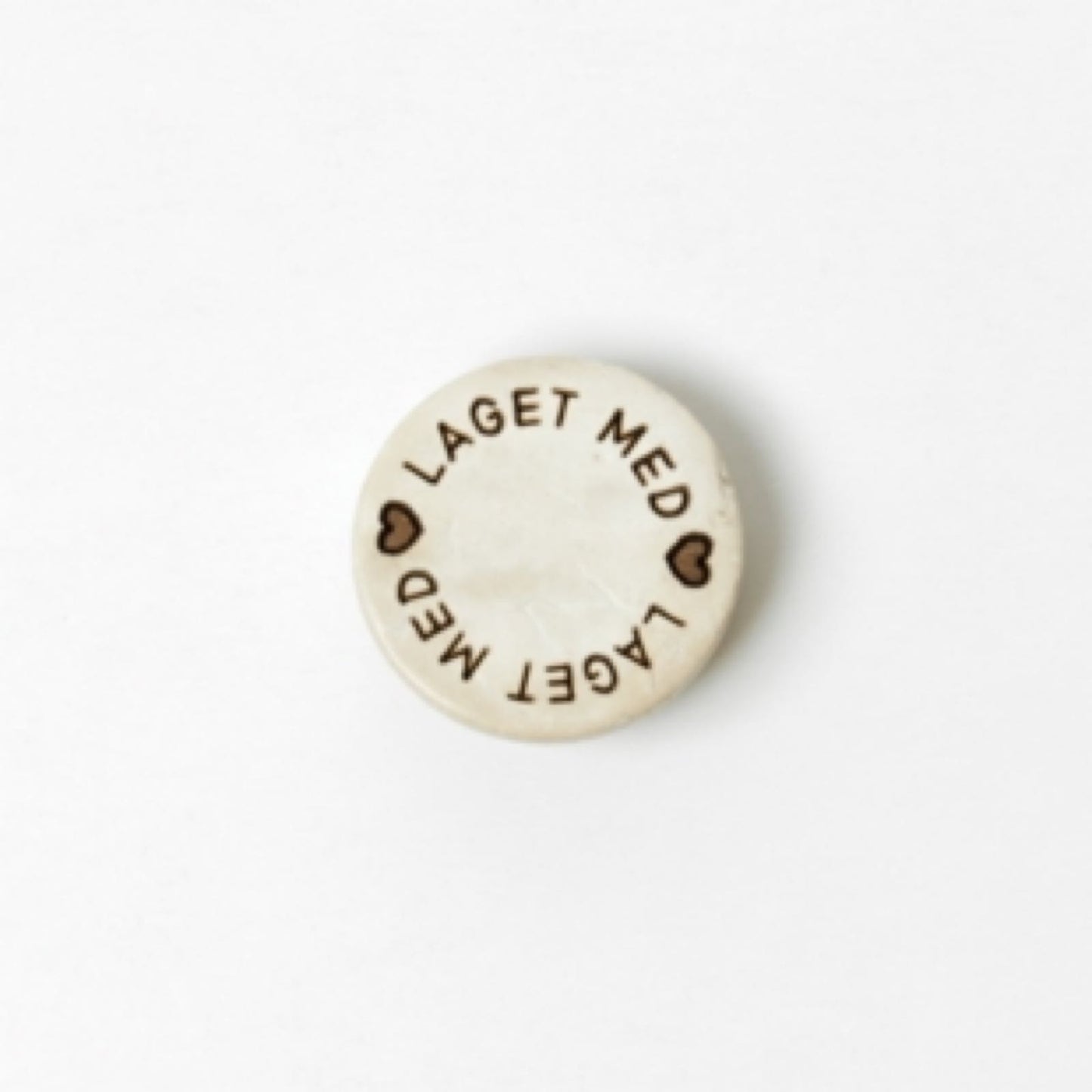 Knapp - «laget med❤️» 15mm, tre