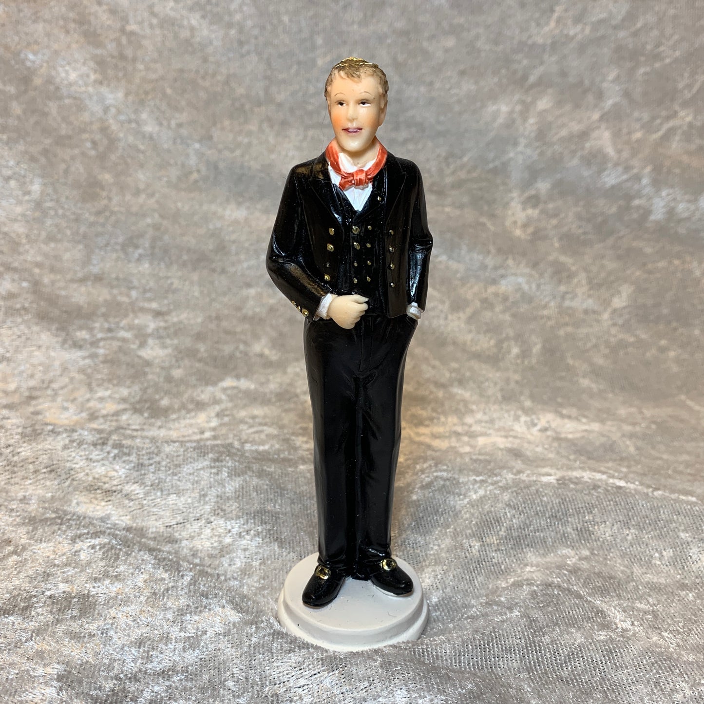 Minifigur -Mann i bunad . Til å pynte bordet, kake, esker og bokser.