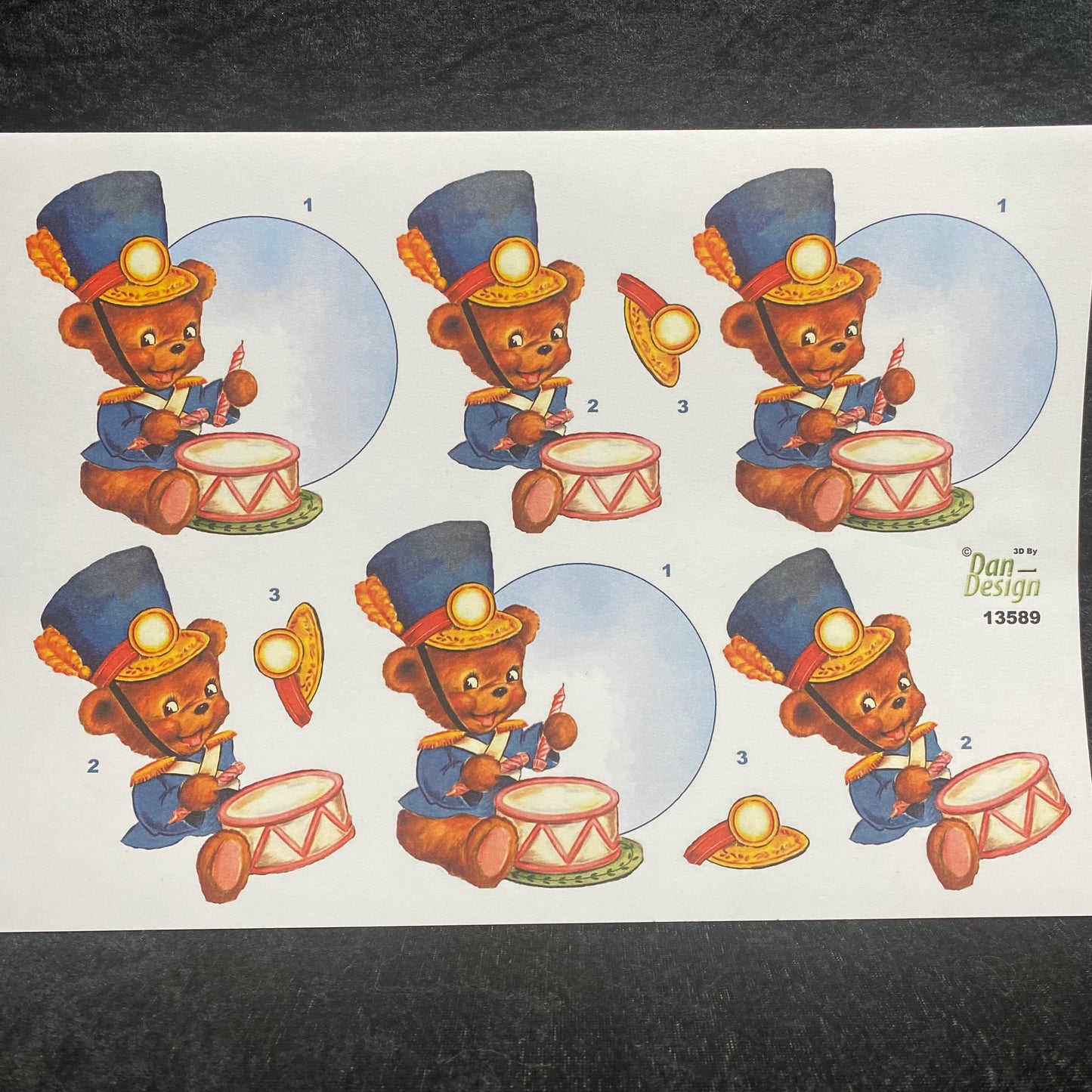 3D Klippark - Bamse med tromme