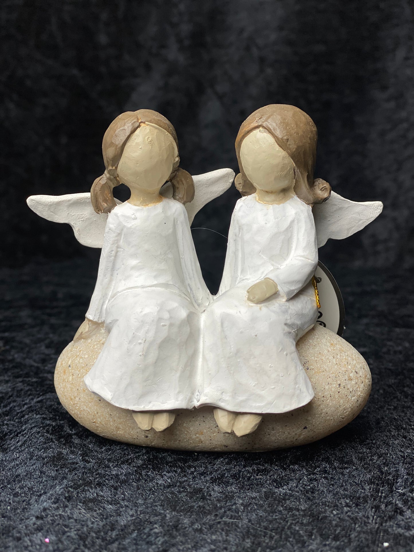 Tilbud -30% Figur - to engler sittende på en stein