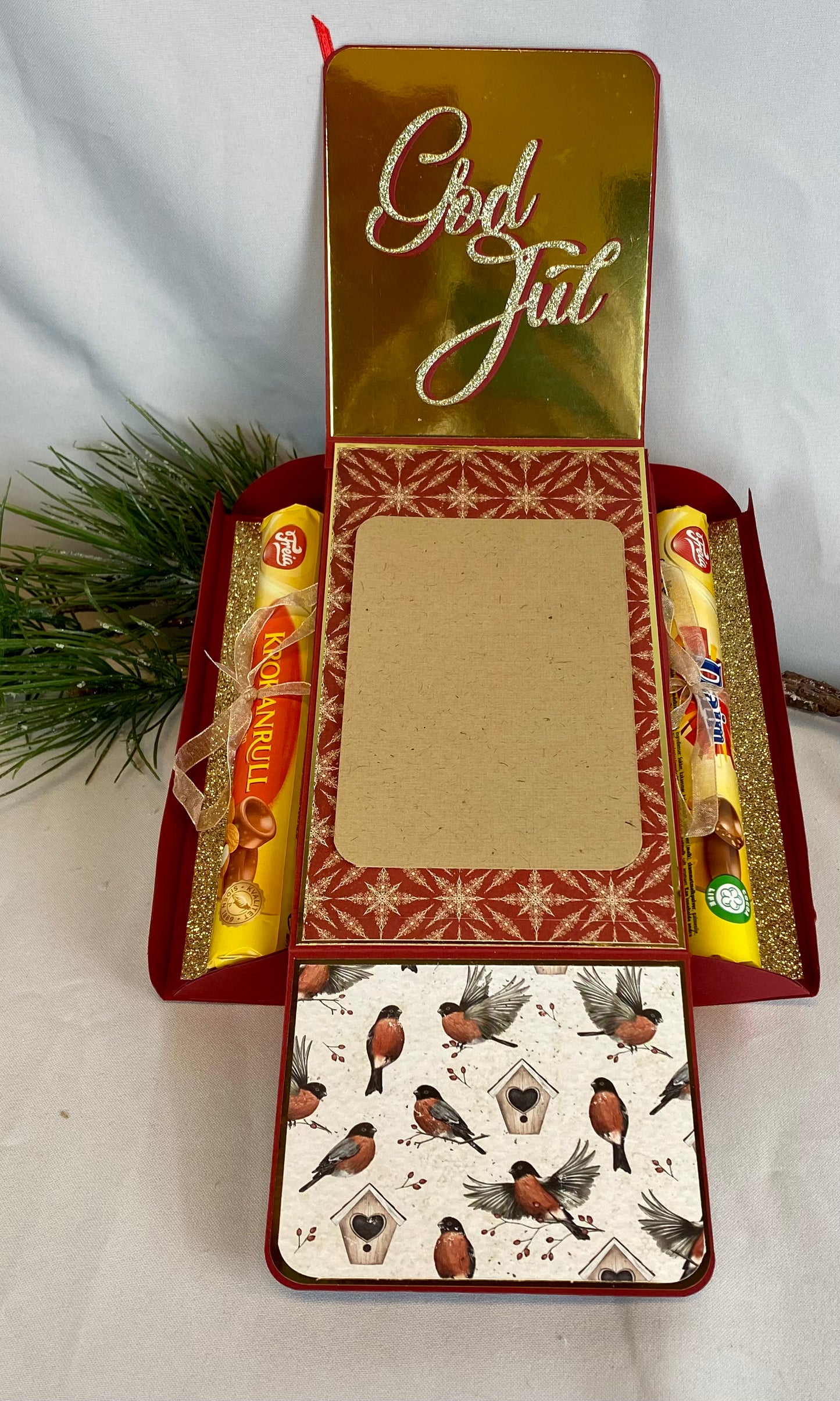 Hobbypakke - Eske med to «vipperom» og innebygget kort