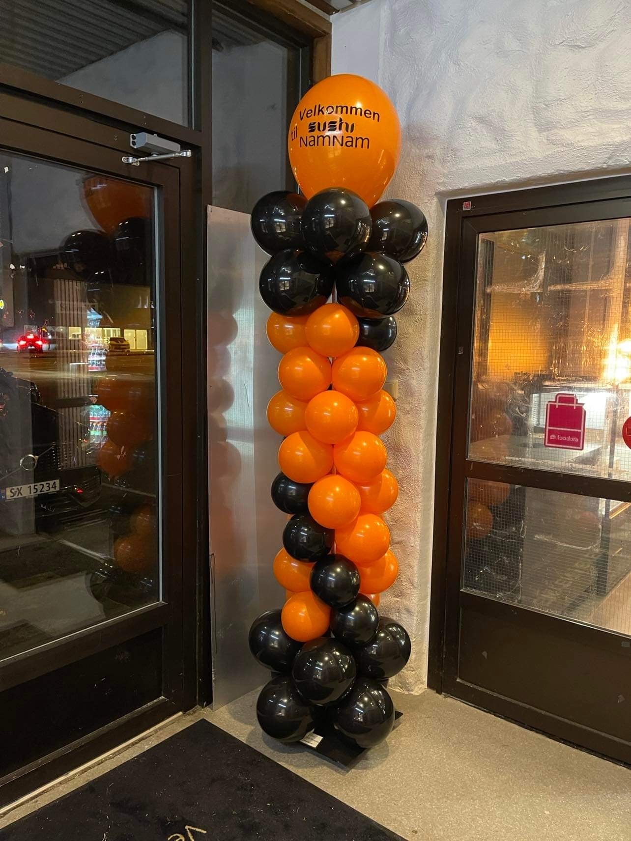 Vi tilbyr ballongsøyler, ballongbuer, ballongringer m.m. Pris vil variere.