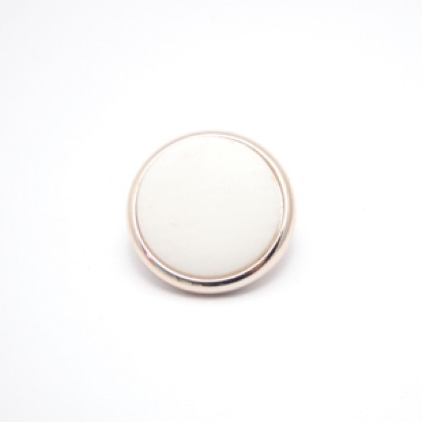 Knapp - hvit m/sølv kant, 21mm