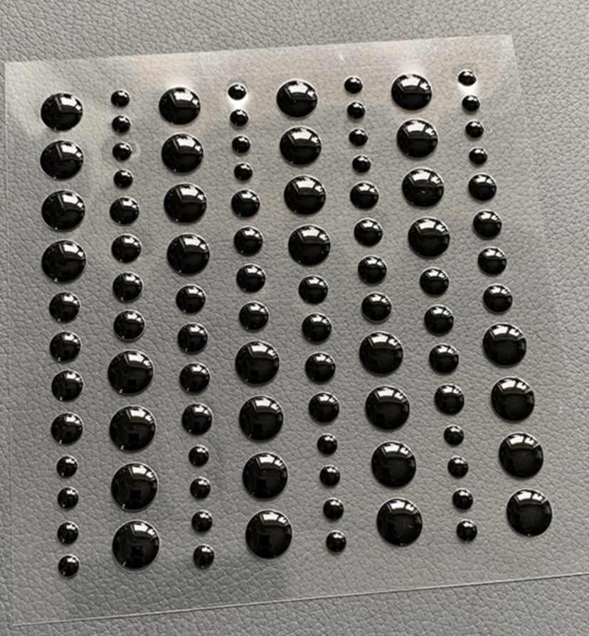 Dotter/ halvperler svart- ass.str.- selvklebende