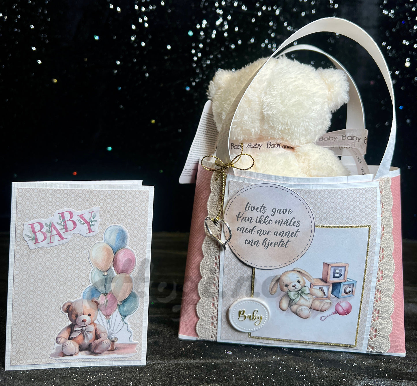 Hobbypakke - romslig veske med plass til gave og kort.😊