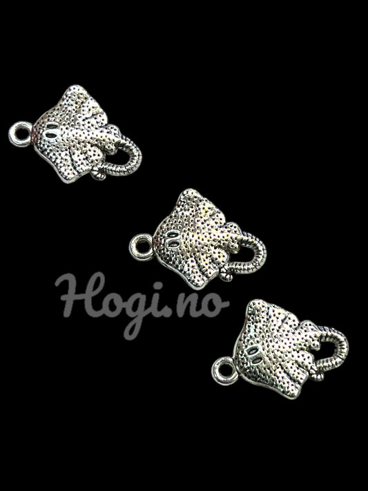 Charms - fisk / skate sølvfarget Metallcharms m/oppheng