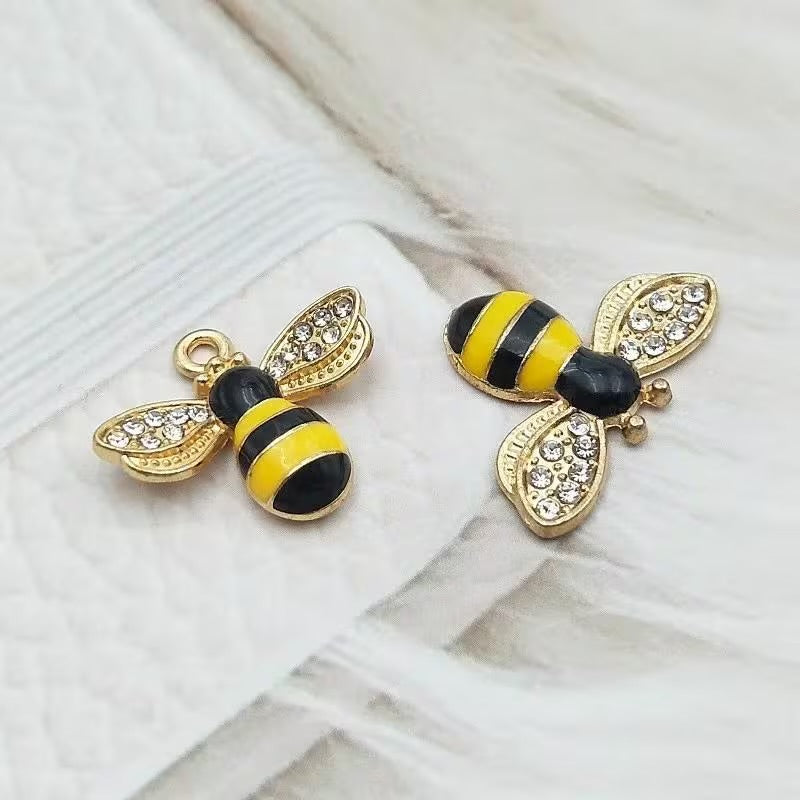 Charms - Bie / humle 🐝 med diamant vinger - 2 stk
