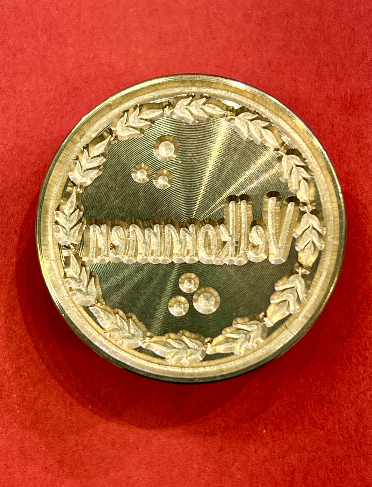 EKSKLUSIV NYHET! Hogi.no’s design: « Velkommen » velg mellom to design med snøkrystaller ❄️ eller krans lakkseglstempel.