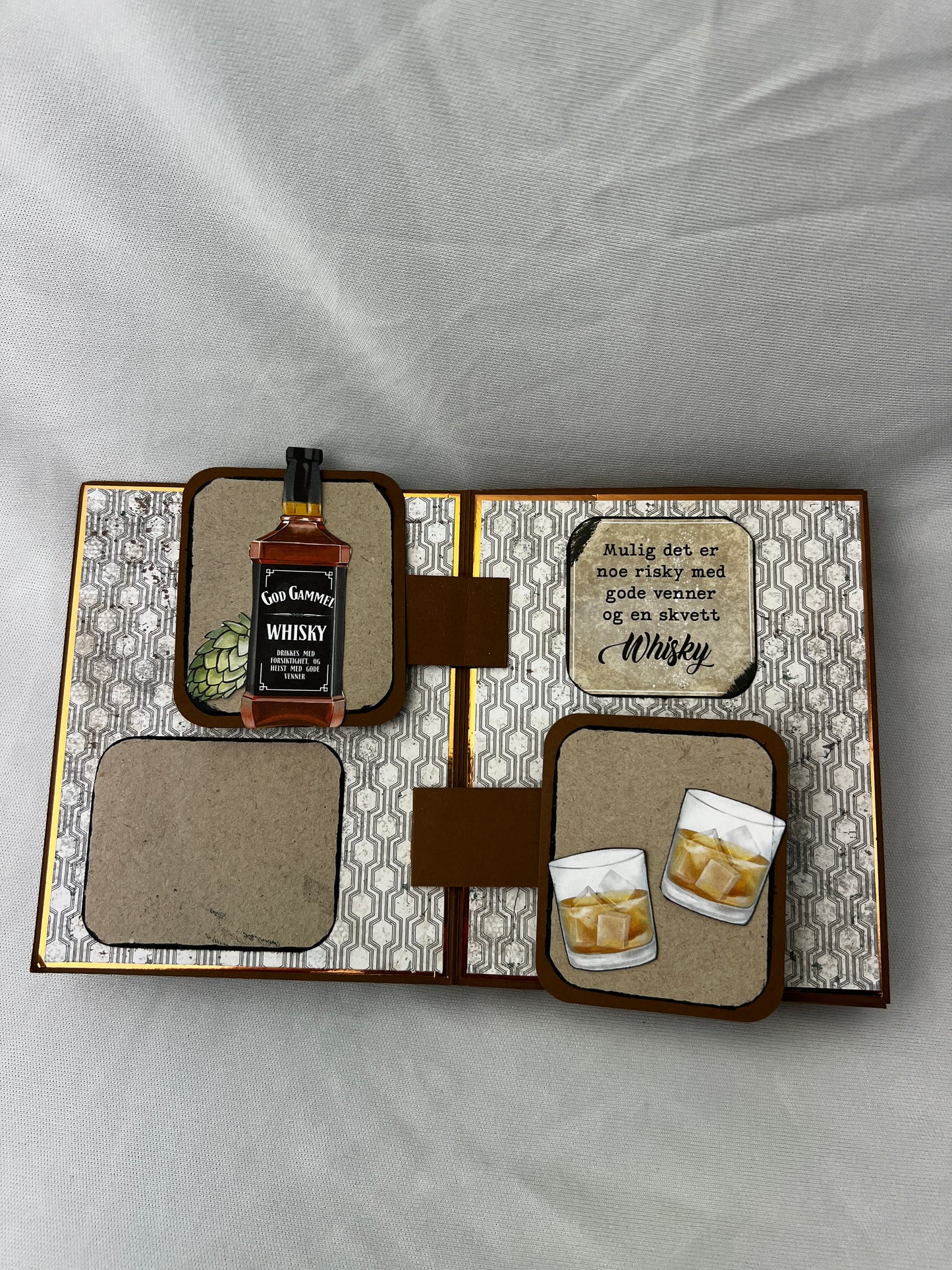 Hobbypakke / hobbykit - Hogi.no’s eget design - Roterende pop-up kort med skuff
