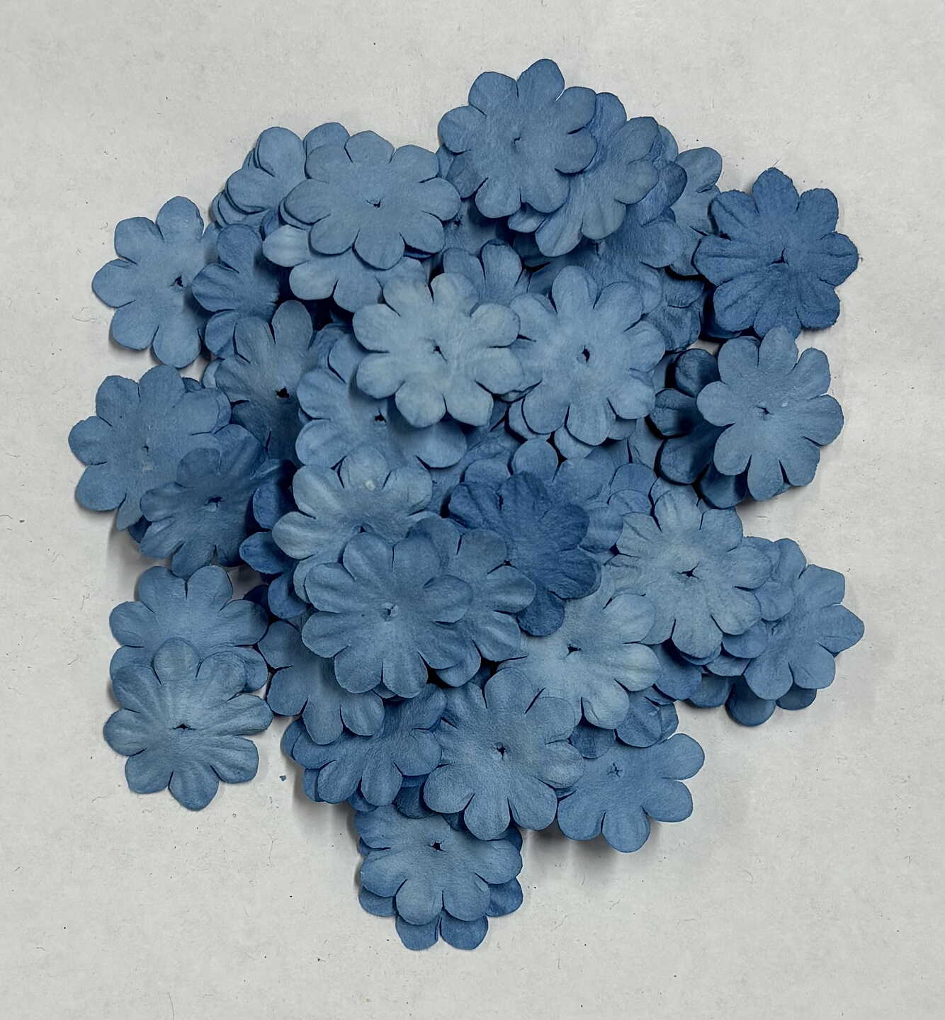 NYHET! Reprint Mini Papirblomster 20 mm 100 st Dusty Blue