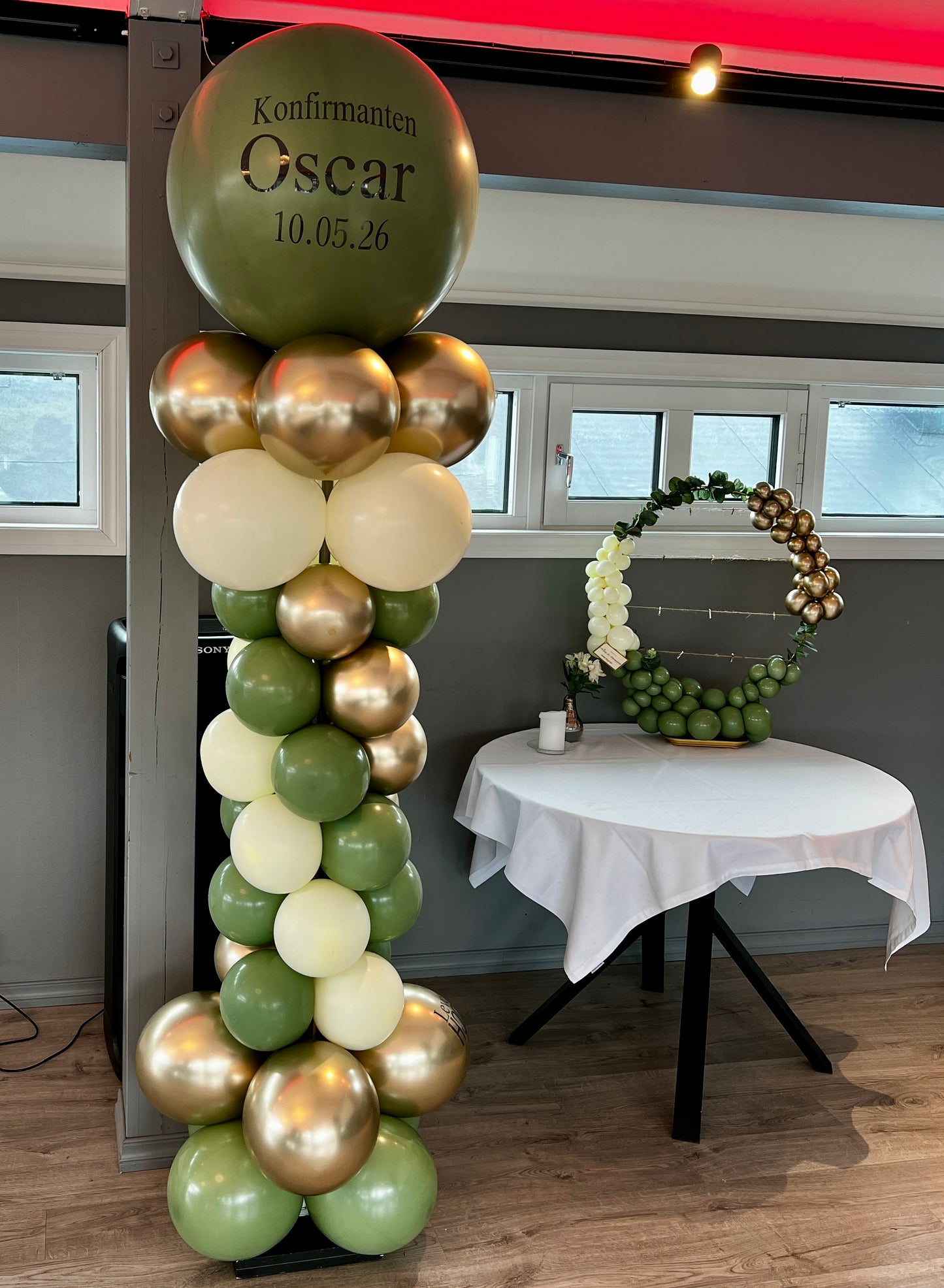 Vi tilbyr ballongsøyler, ballongbuer, ballongringer m.m. Pris vil variere.