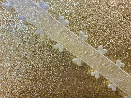 Sheerbånd kremfarget med hjertekant 25mm