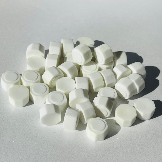 Wax octagon i hvit & kremhvit , voks til bruk med lakksegl/ lakkstempel 17g