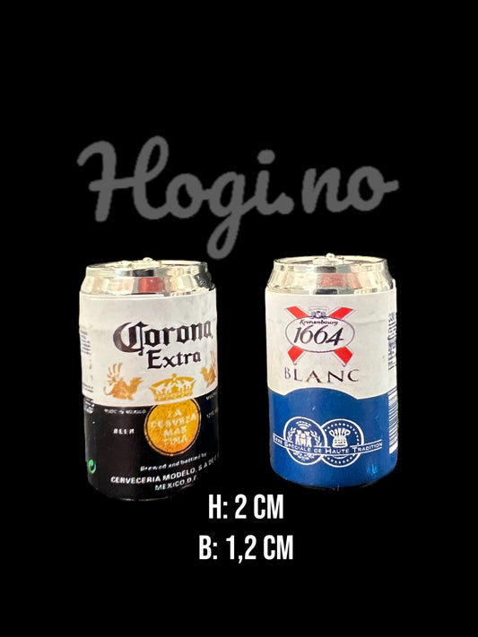 Miniatyr 2 stk ølbokser H:2cm x B:1,2cm assortert