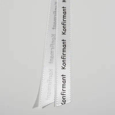 Bånd - Tekstbånd kremfarget med brun tekst: konfirmant 1,6mm