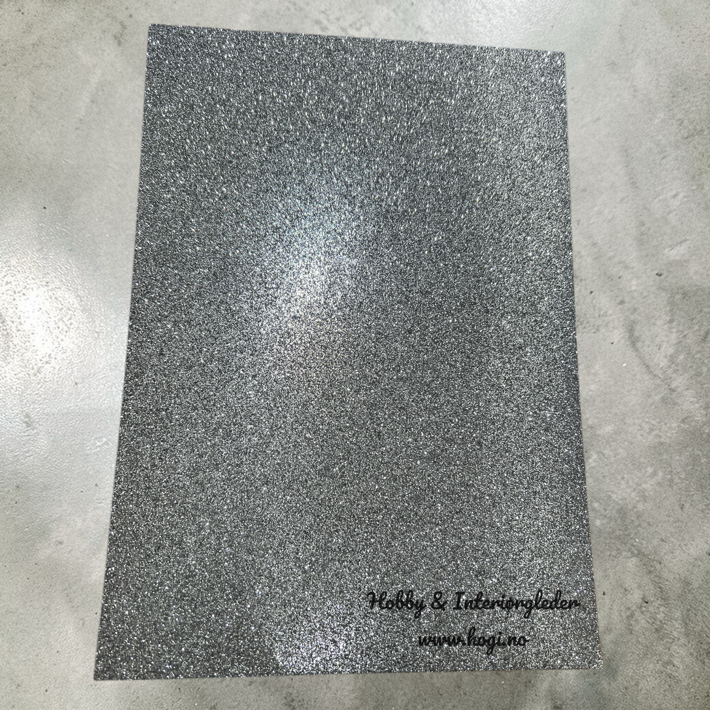 A4 - Glitterkartong -  Dyp sølv / Antique silver