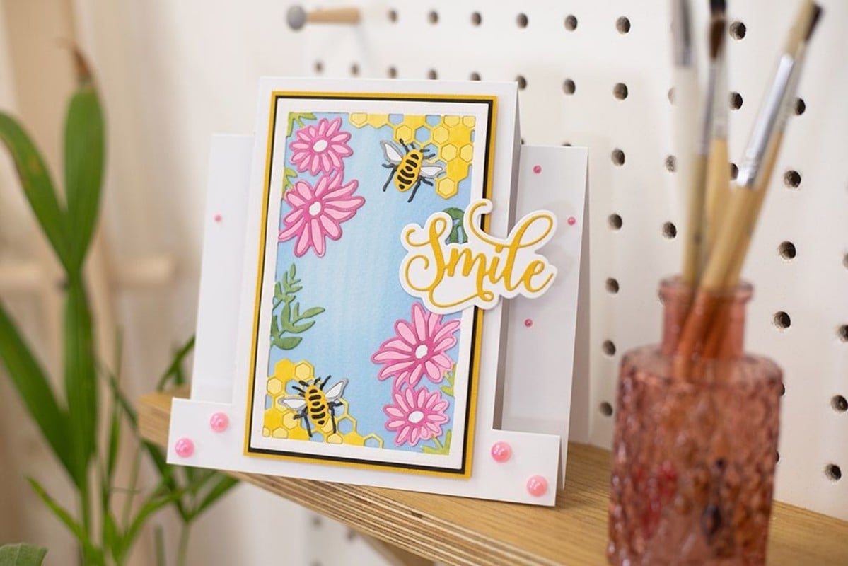 Gemini - Paper Piecing Happy Bees Create-a-Card Dies
