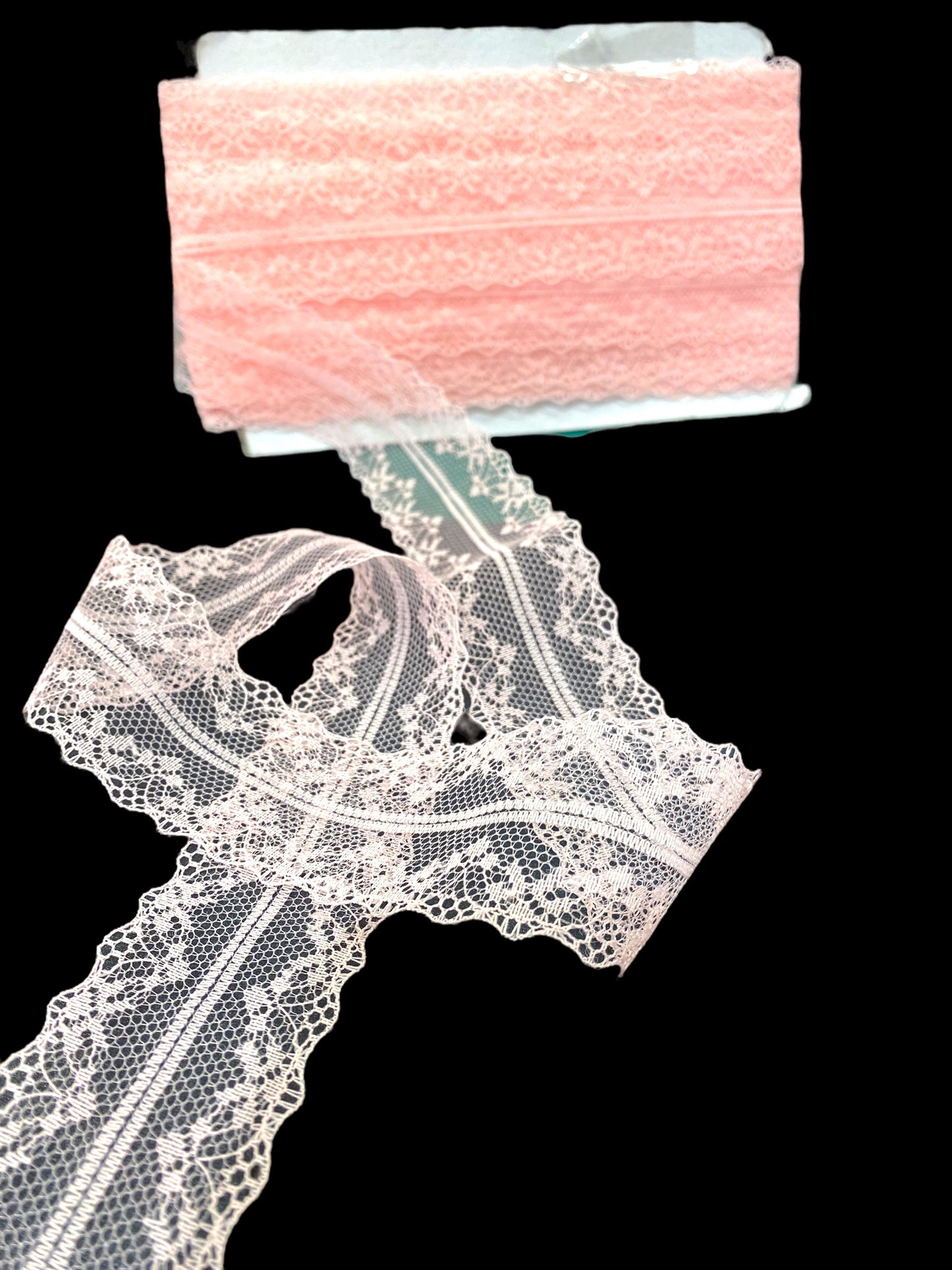 Valentina bånd - blonder 38mm 15 kr pr.m