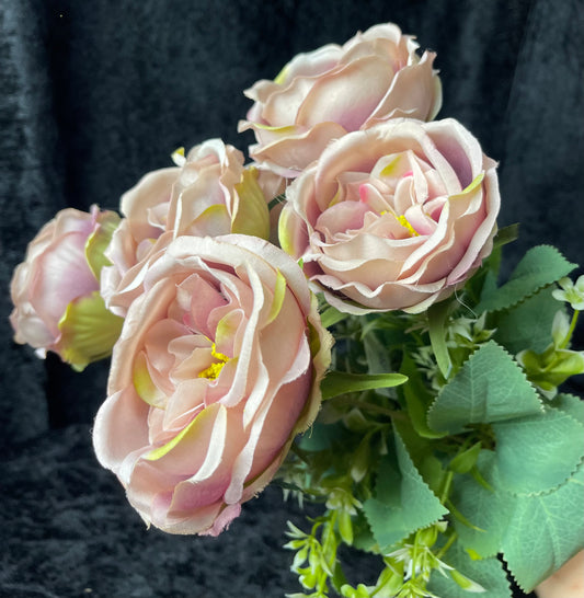 Pion bukett med blader - kunstig - vintage rosa