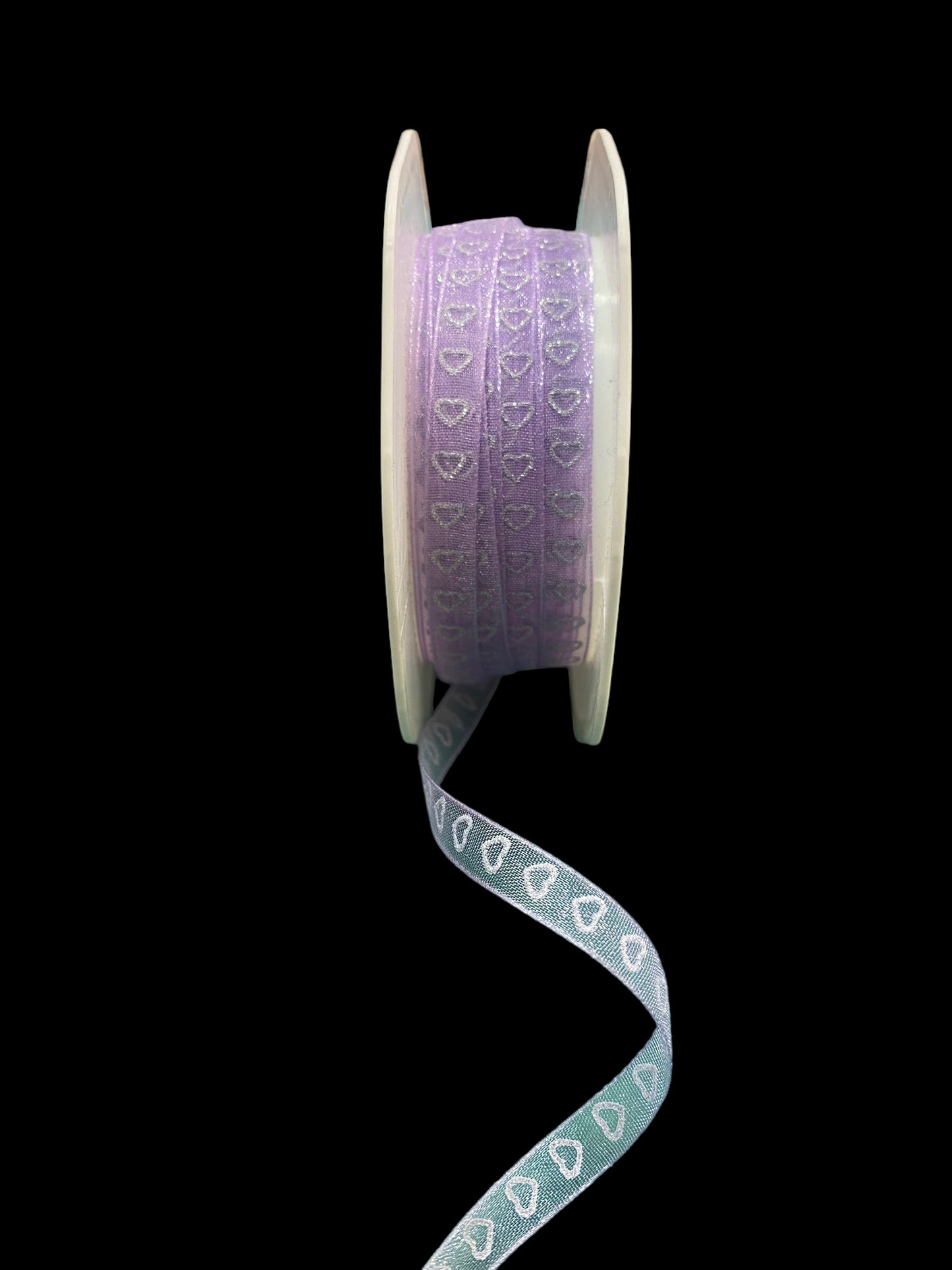 Sheerbånd - lys lilla shimmerbånd med glitterhjerter sølv. 7mm