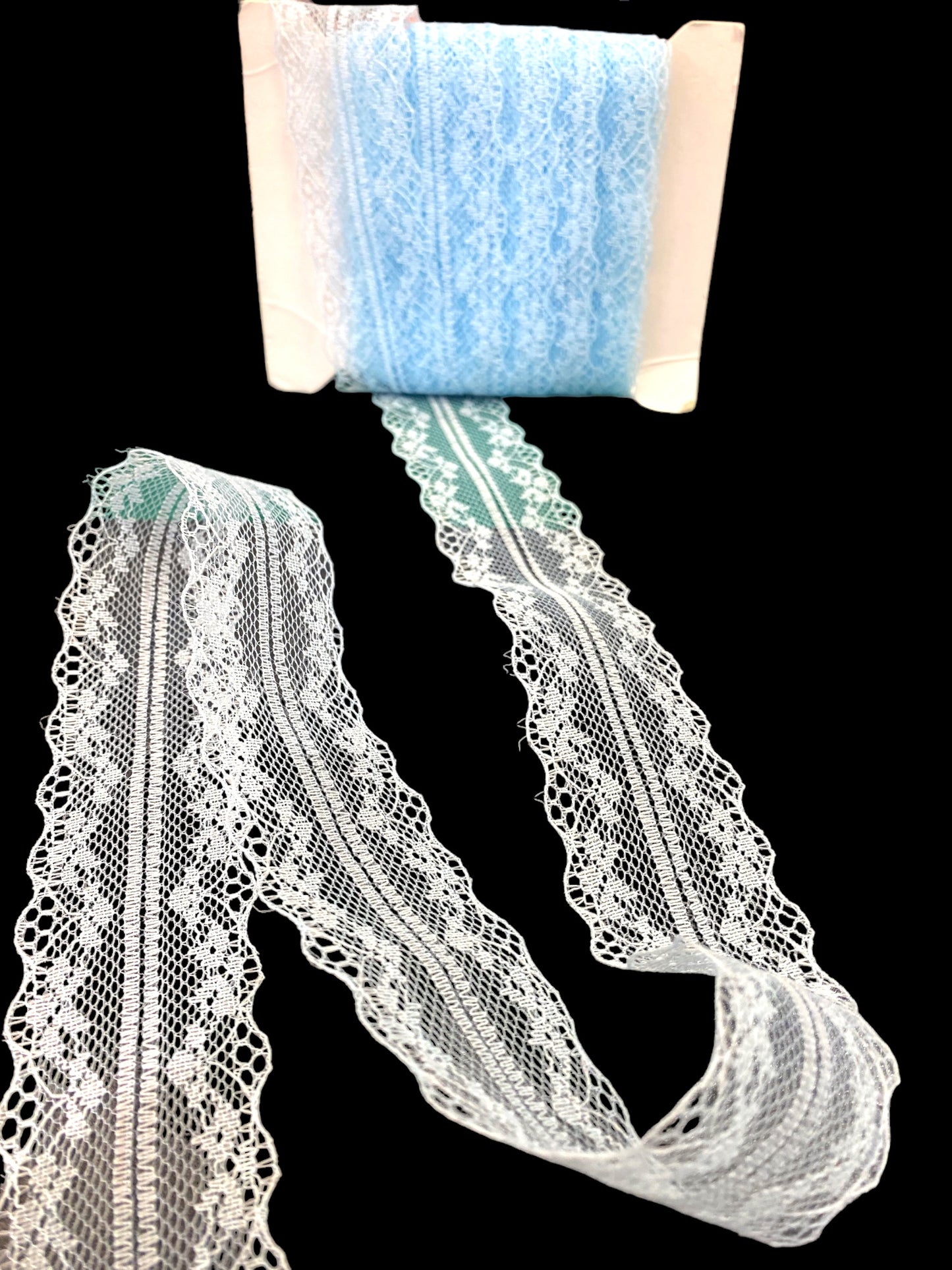 Valentina bånd - blonder 38mm 15 kr pr.m