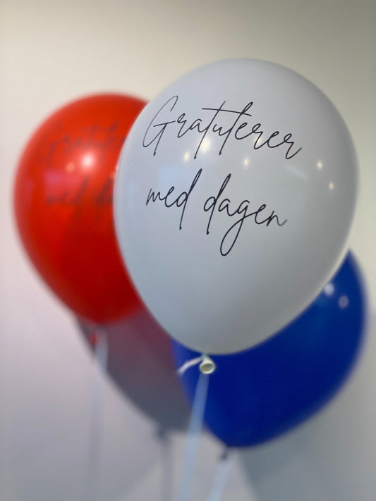 Ballonger - rød, hvit og blå - med norsk tekst " gratulerer med dagen" Ø30cm 12 stk ballonger