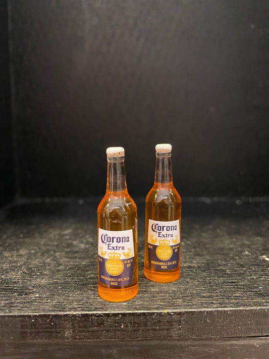 Miniatyr 2 stk corona ølflasker H:4cm B:1,2cm øl