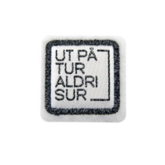 Kort & Godt symerke med refleks: «Ut på tur aldri sur»