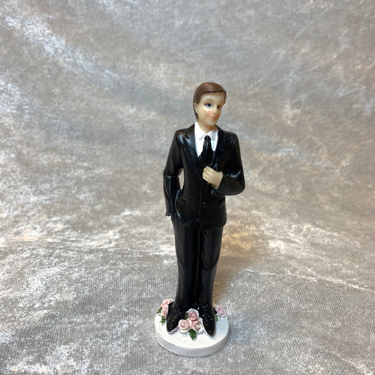 Miniatyr/ mini figur kakepynt: Konfirmant / brudgom / mann figur. H: 11cm