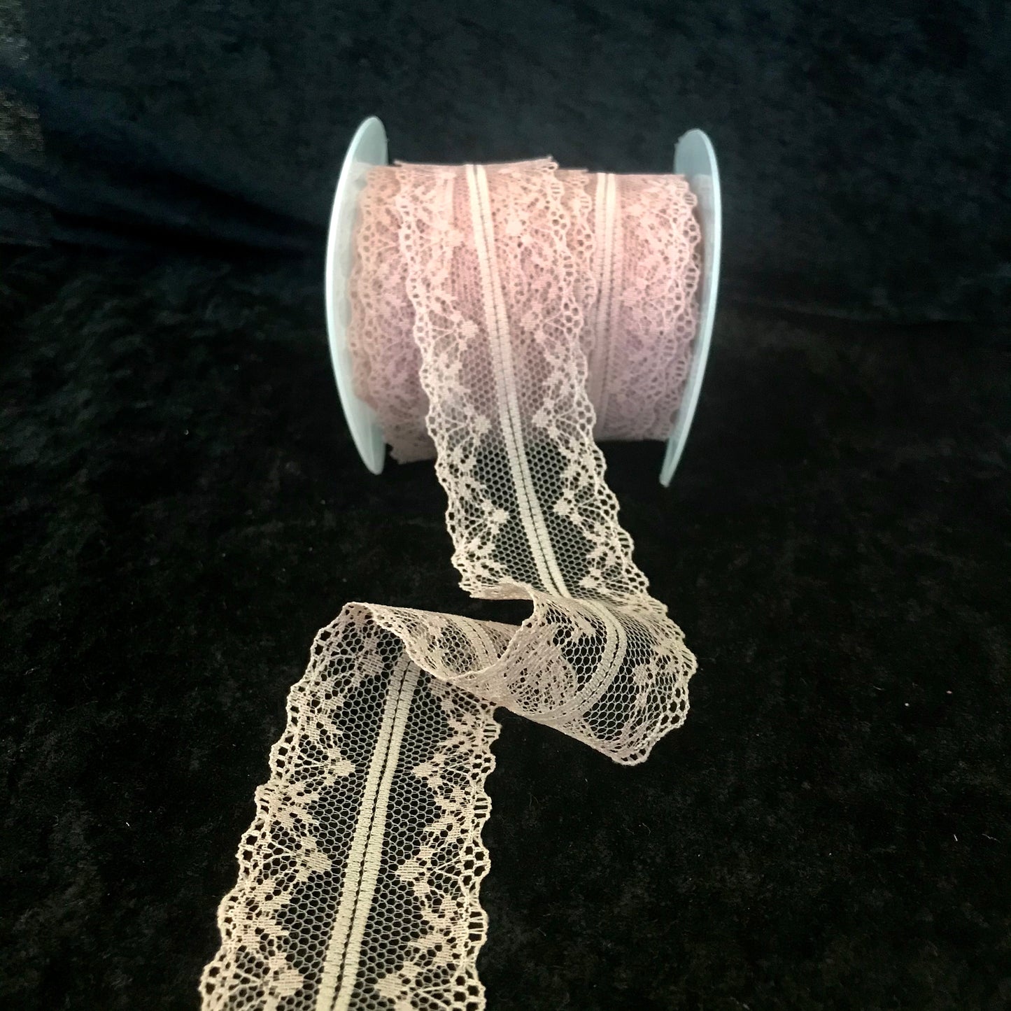 Valentina bånd - blonder 38mm 15 kr pr.m