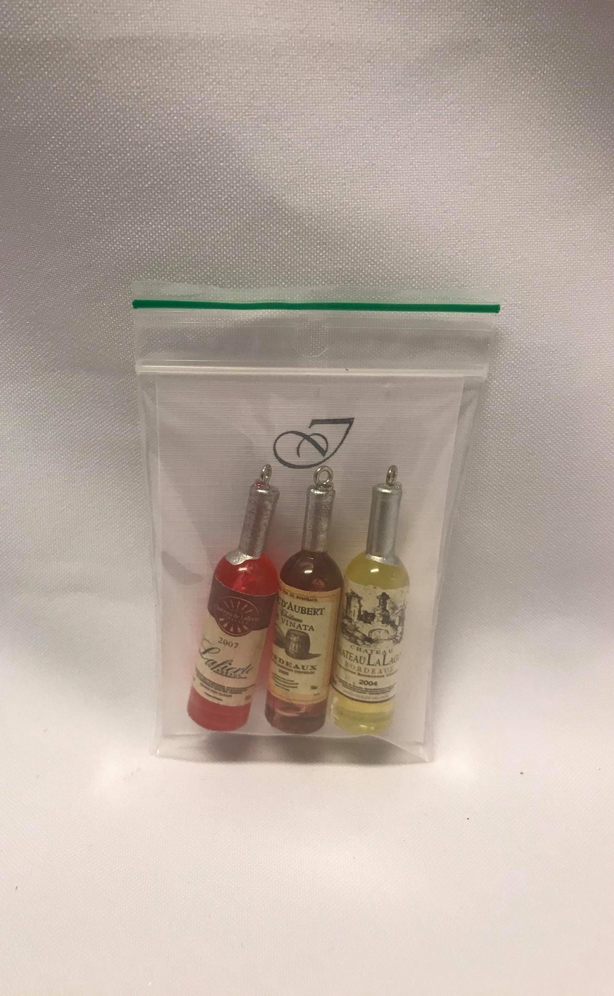Miniatyr/ mini figur: Vinflasker. 3 stk i hver pakke.