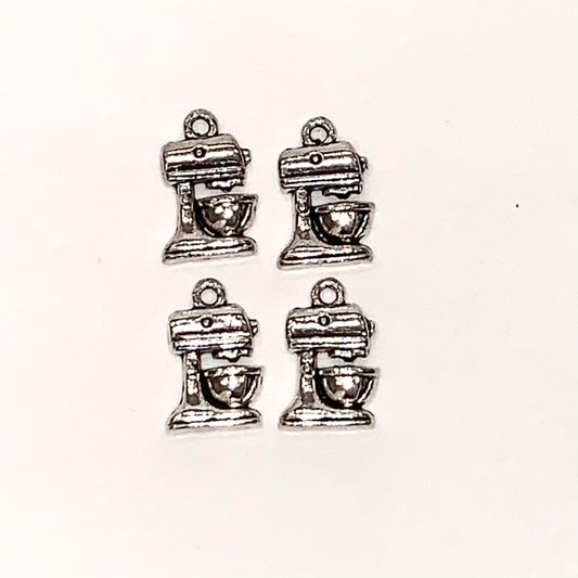 Charms - mixmaster- mikser- kjøkkenmaskin- baking -  metall- sølvfarget - str: 10x15mm. 4 stk i pk