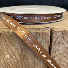 Bånd med tekst " 100% mann ", brunt med hvit tekst.
