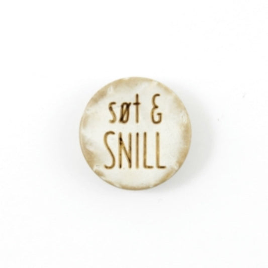 Knapp - «søt og SNILL» 15mm, tre