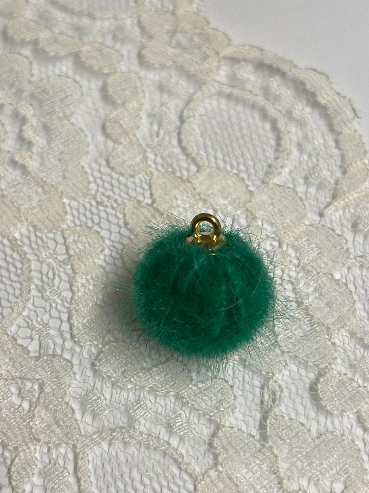 Pom pom, mini, med  fuskepels, MANGE FARGER Å VELGE I😍