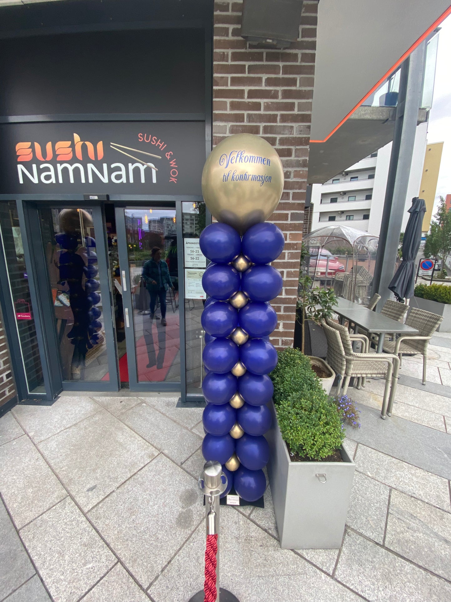 Vi tilbyr ballongsøyler, ballongbuer, ballongringer m.m. Pris vil variere.